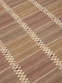 CARPET. "Salerno grå med enkel bård" ("Kristianstad"). Flat weave. 465 x 360 cm. Signed AB MMF BN.