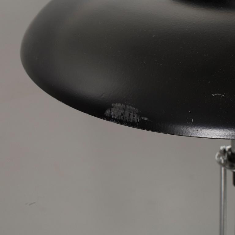 A FLOOR LAMP FROM GNOSJÖ KONSTSMIDE.