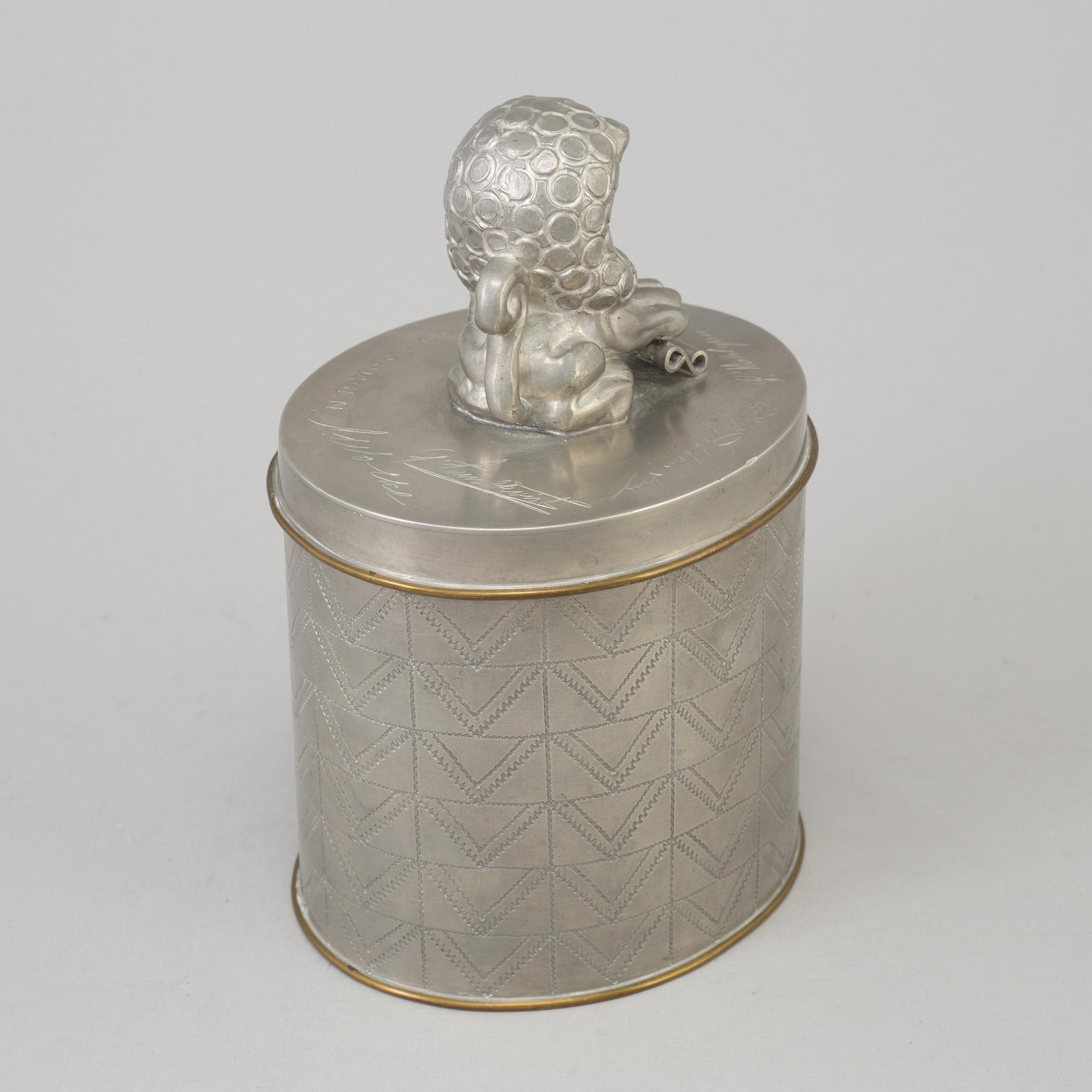 Anna Petrus, & Estrid Ericson, a pewter cigar box with cover by Svenskt Tenn, Stockholm 1928.