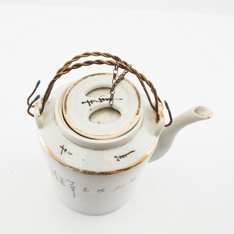 A group of Chinese porcelain, late Qing dynasty/20th Century.