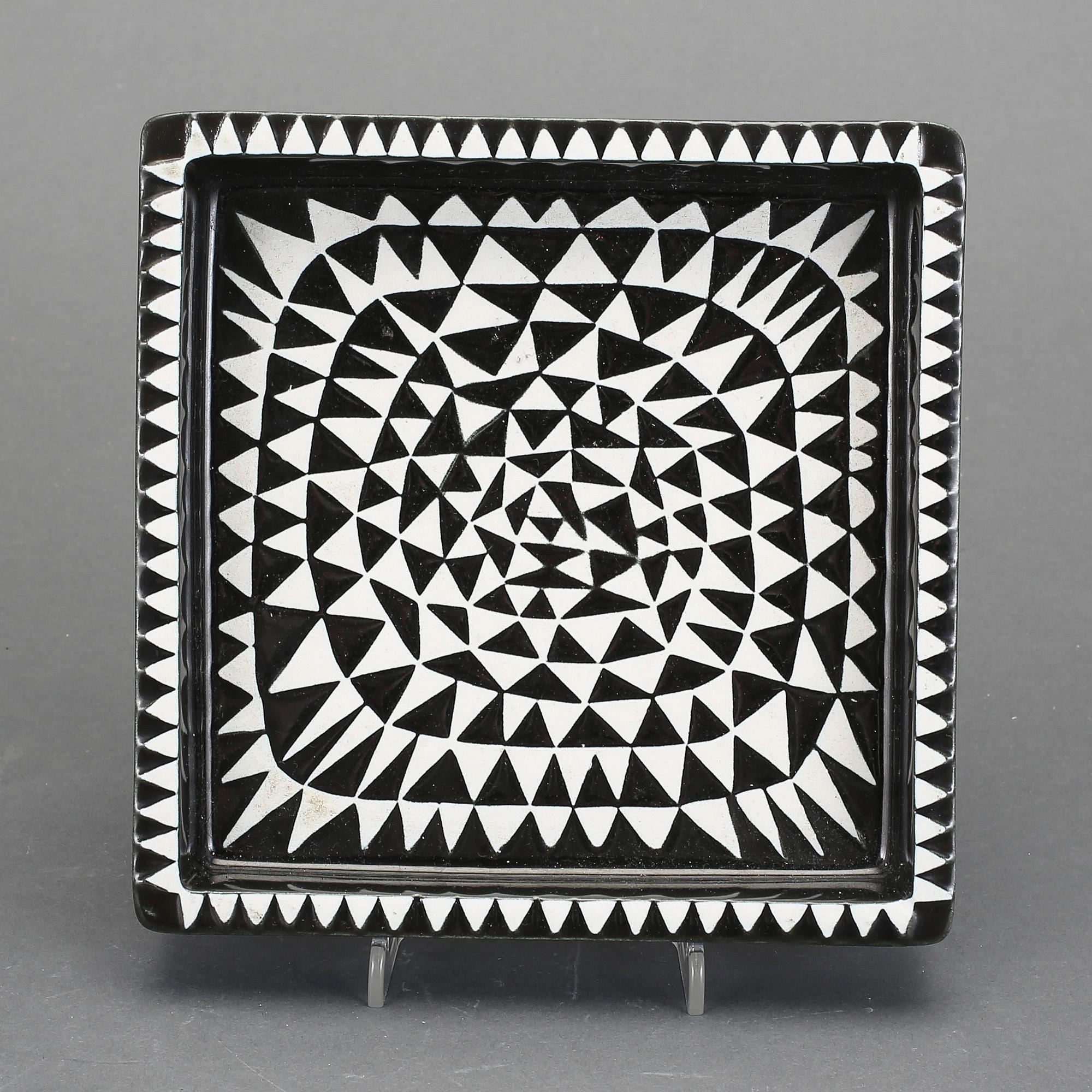 ASKFAT, stengods, "Domino", Stig Lindberg, Gustavsberg. I produktion 1955-1969.