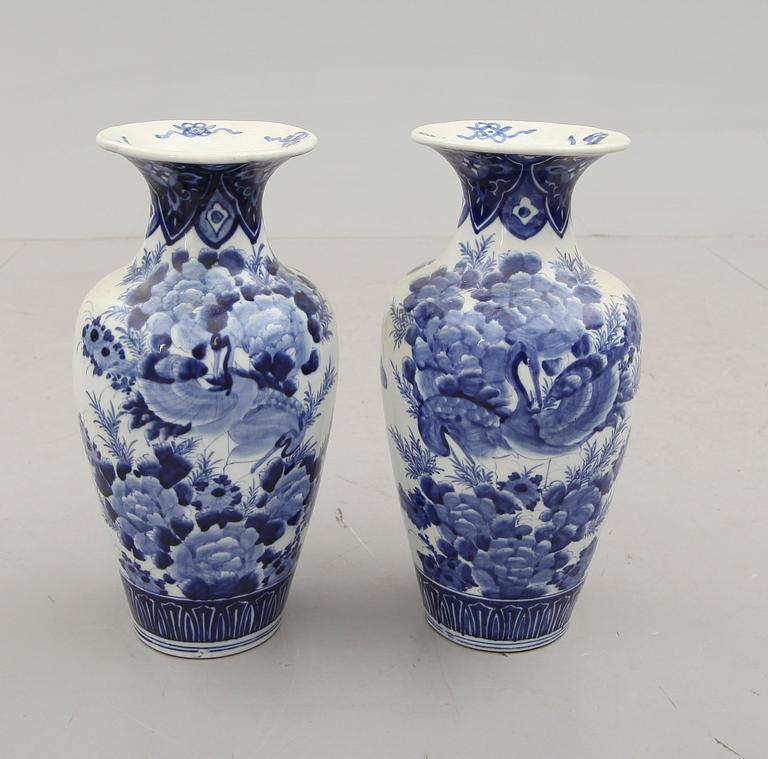 VASER, 1 par, porslin, Japan, tidigt 1900-tal.