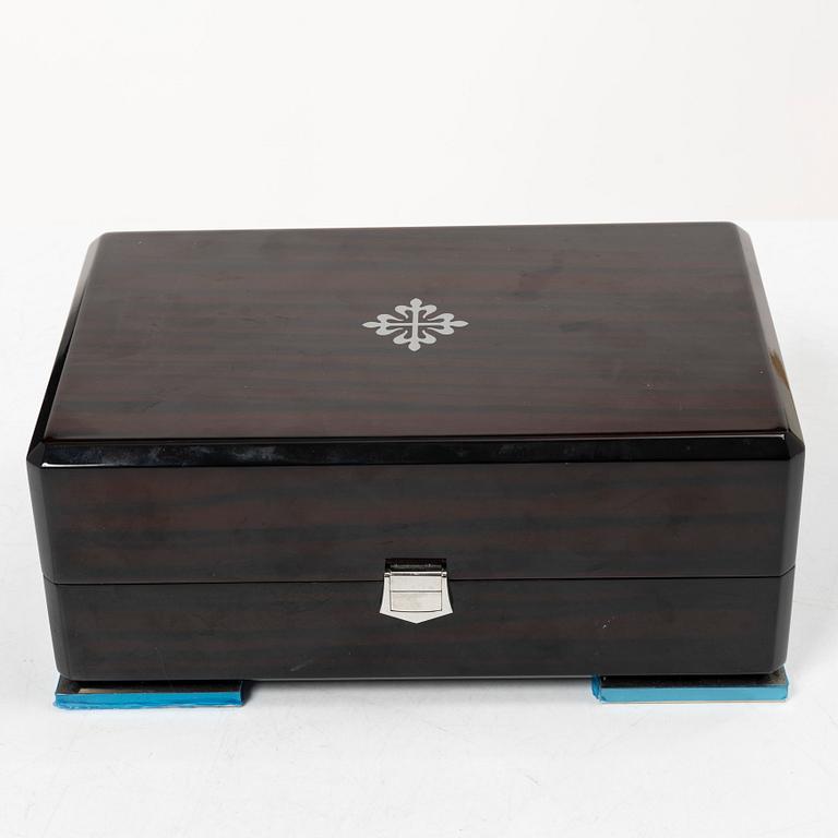 Patek Philippe, box.
