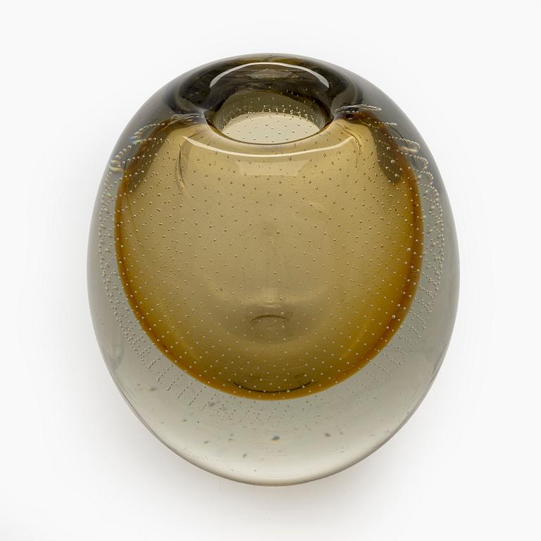 Gunnel Nyman, vas, modell "GN 17", signerad G. Nyman Nuutajärvi Notsjö 1947.