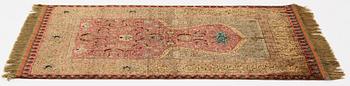 Matta, antik silke Kum Kapi med metallbroschering, Istanbul omkring 1910, "Sultan's Head Prayer" design.