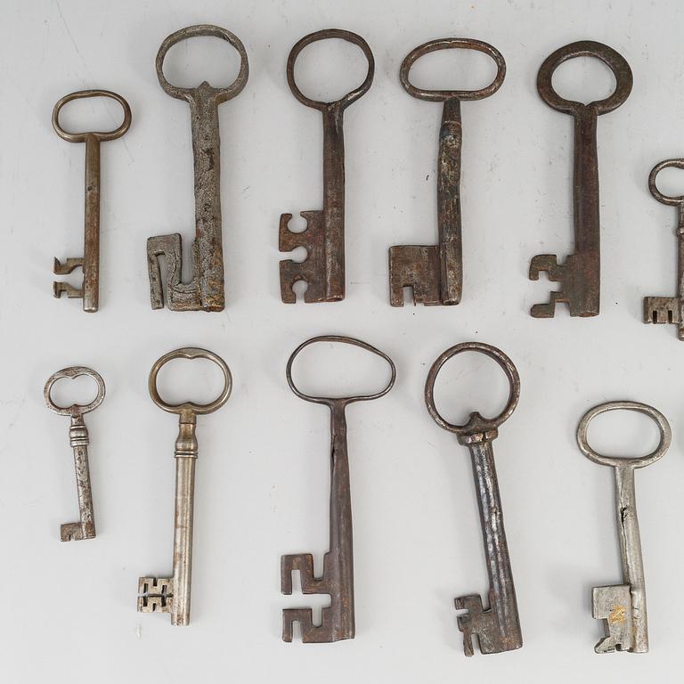 17 keys, iron, 18th/19th century.