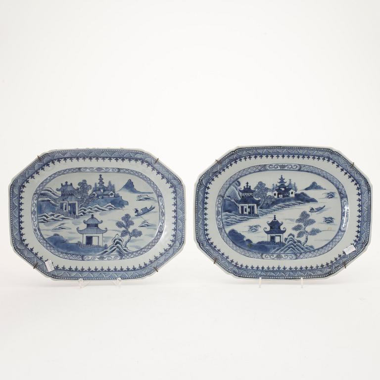 STEKFAT, ett par, porslin, sen Qianlong (1736-95).
