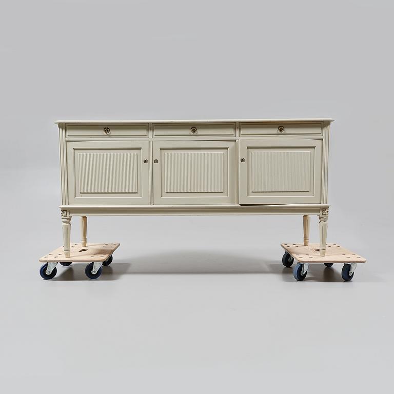 SIDEBOARD, gustaviansk stil, 1900-talets andra hälft.