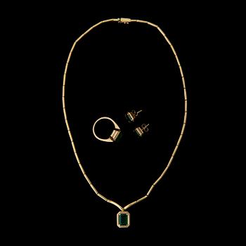 A NECKLACE, RING and A PAIR OF EARRINGS, emeralds, 18K gold. A. Tillander, Helsinki Finland 1992.