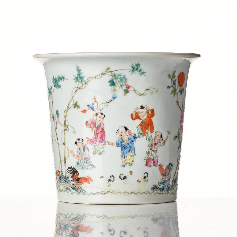 A famille rose flower pot, late Republic, China, 20th Century.