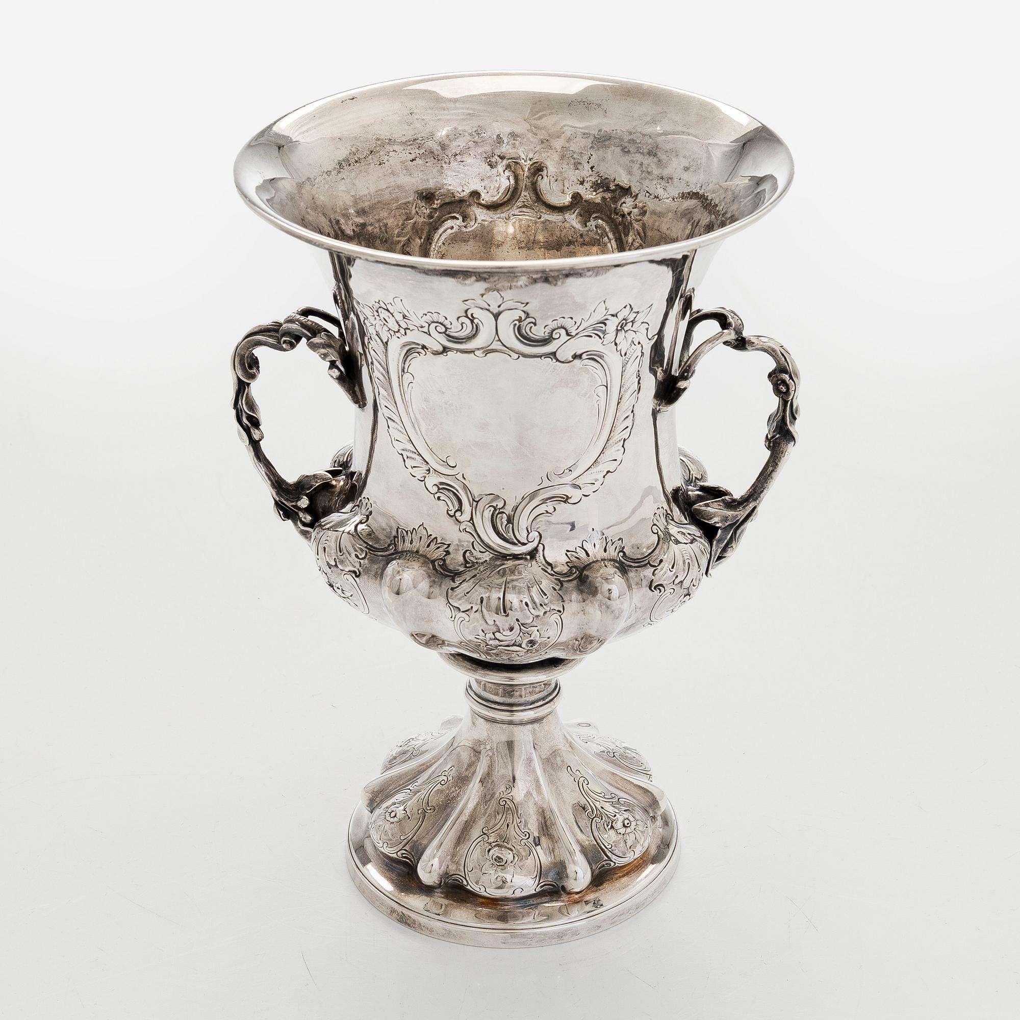 A Victorian sterling silver cup, maker's mark of Benjamin Smith III, London 1838.
