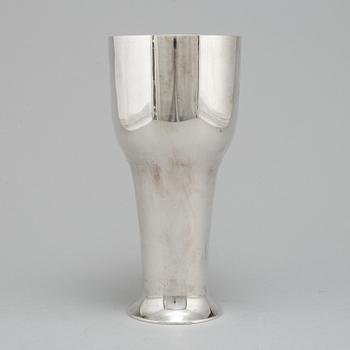 CG HALLBERG, a silver vase, 1910, 456 gram.