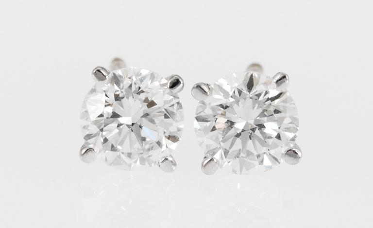 EARSTUDS, brilliant cut diamonds, 0. 50 cts (totalt weight 1 cts).