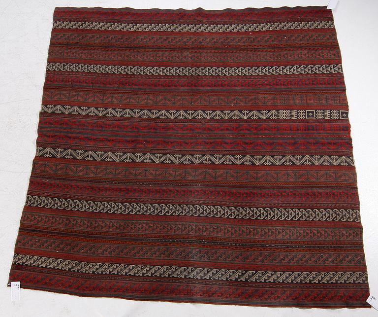 MATTA, orientalisk, ca 175 x 175.