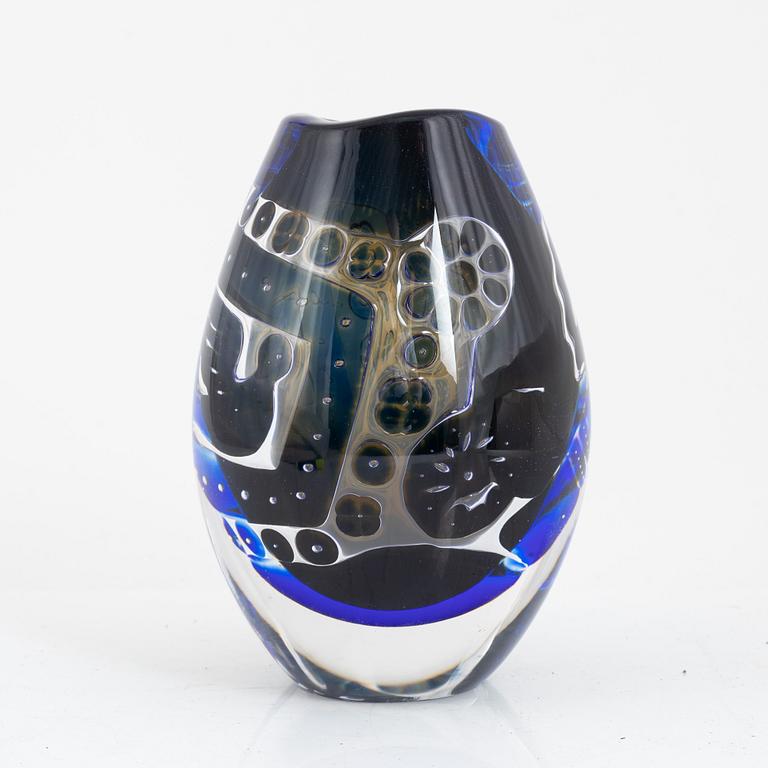 Edvin Öhrström, an ariel glass vase, Orrefors 1962.