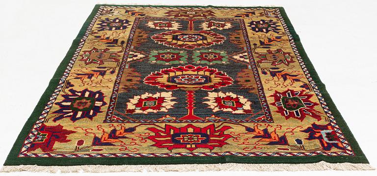 Matta, Västpersisk, "Arts and Crafts-mönster", ca 291 x 184 cm.