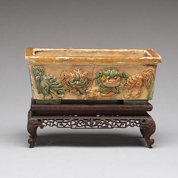 A brown and yellow glazed flower pot/censer, Qing dynasty, 17th/18th Century.