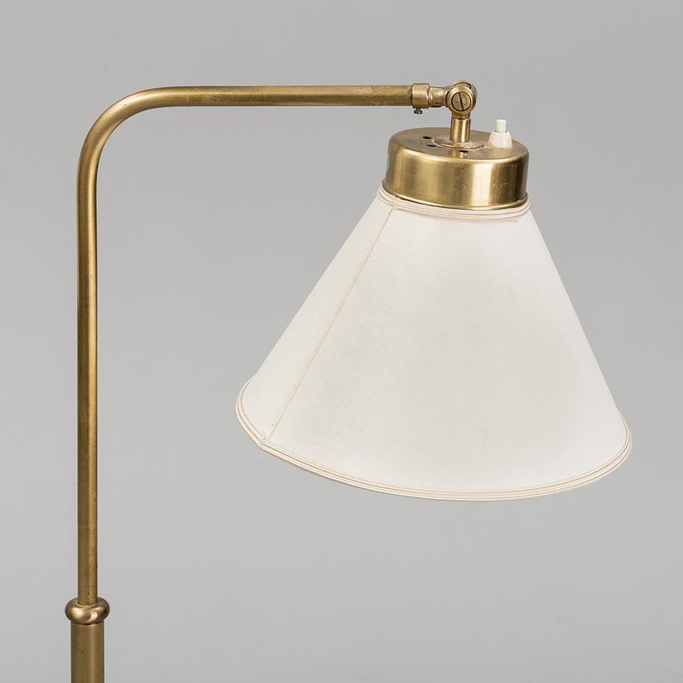 JOSEF FRANK, golvlampor, ett par, modell 1842, Firma Svenskt Tenn.