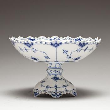 SKÅL på FOT, porslin, "Musselmalet", Royal Copenhagen.