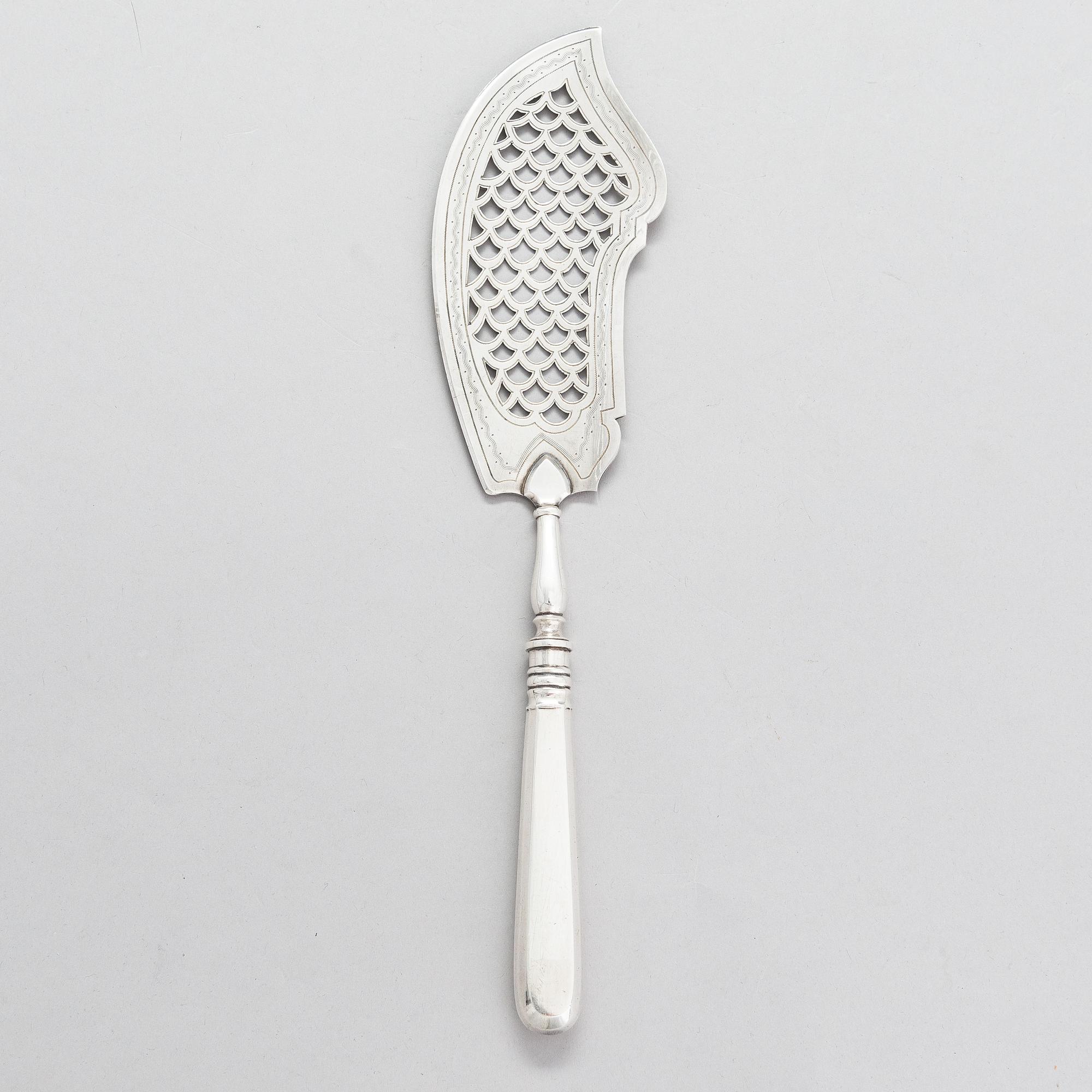 A Grachev fish server in silver, Saint Petersburg, late 19th Century.