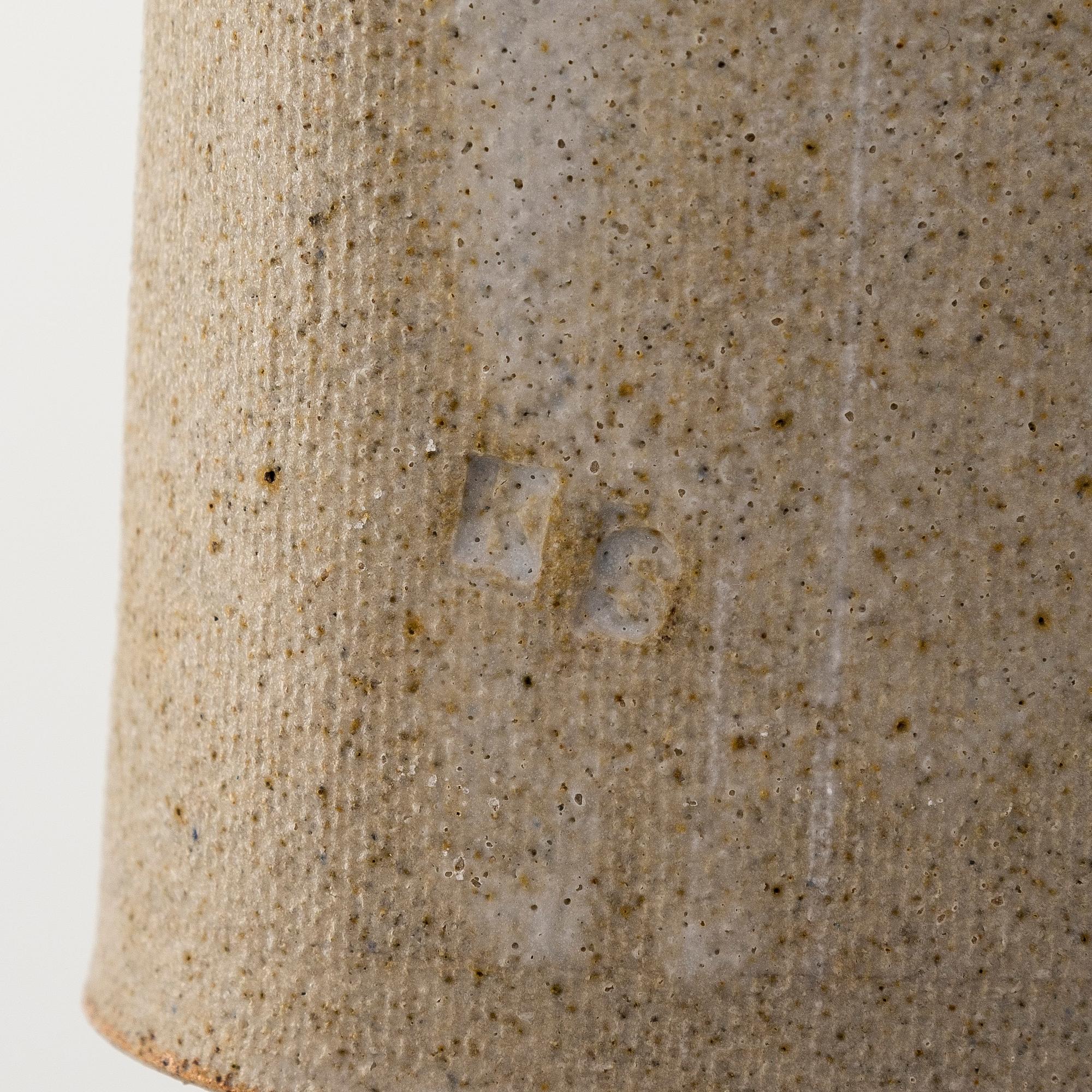 Kyllikki Salmenhaara, veistos, kivitavaraa, "Kierre", signeerattu KS.