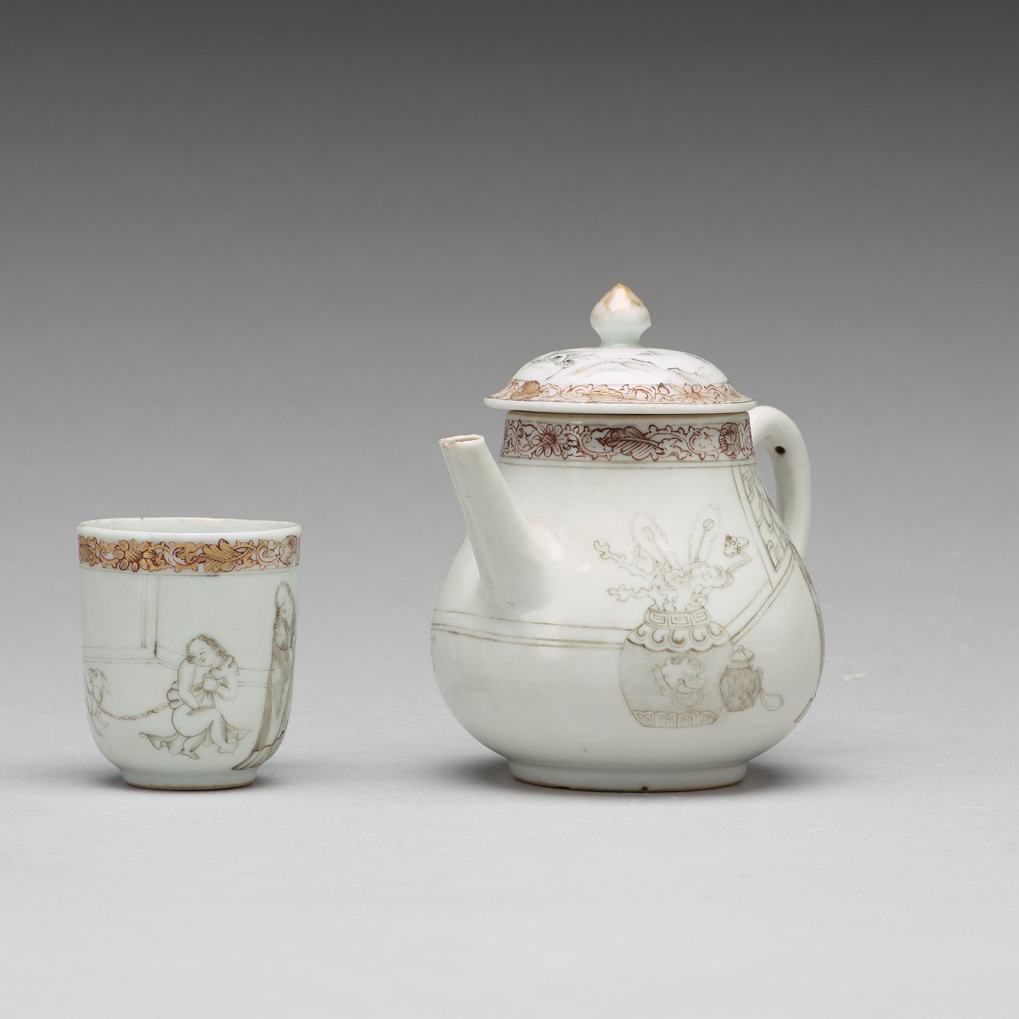 TEKANNA samt KOPP, porslin. Qingdynastin, Yongzheng (1723-36).