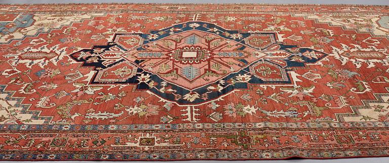 A CARPET, an antique Heriz, ca 479-491 x 310-327 cm.