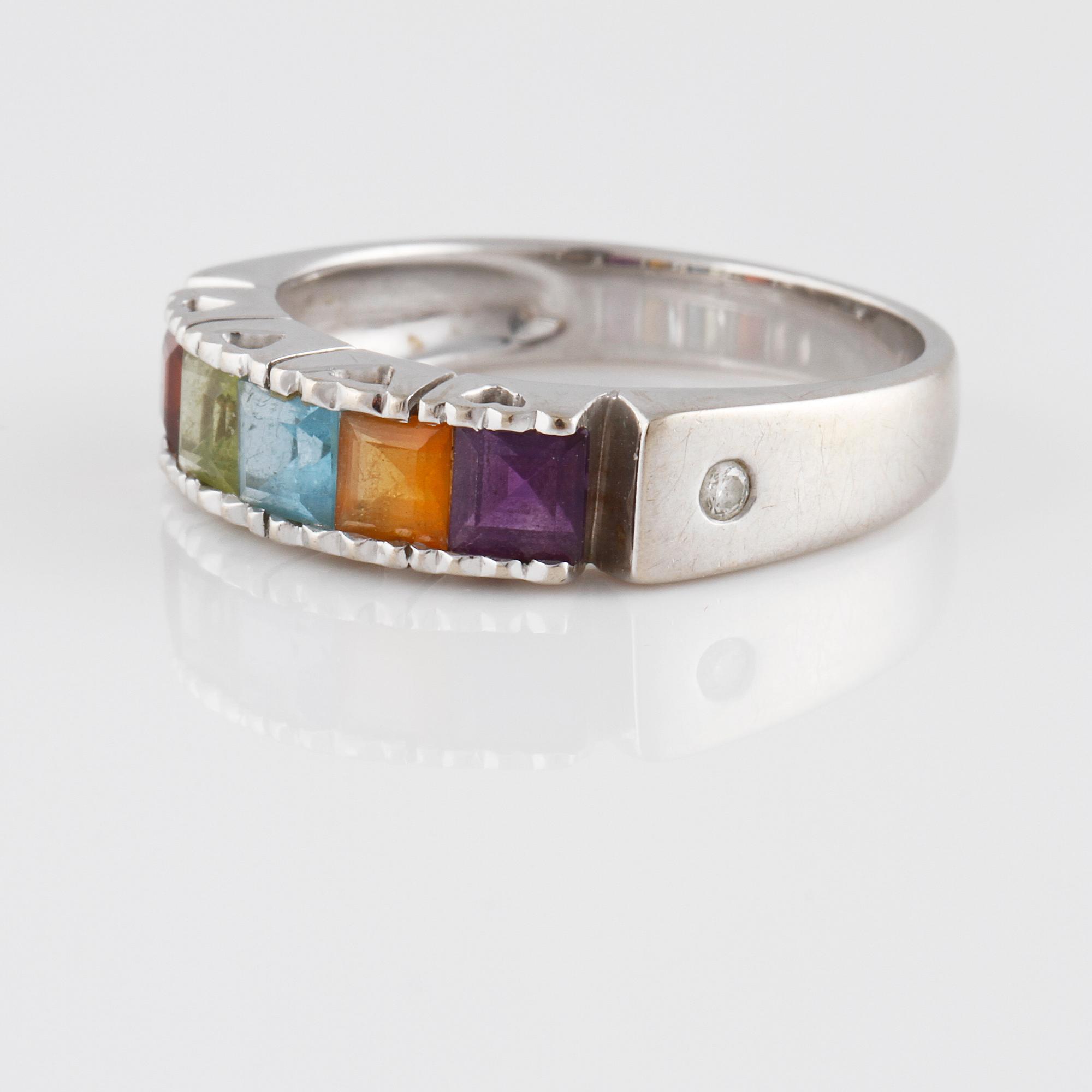 RING, 18K guld med med fem fasettslipade olikfärgade stenar samt 2 briljantslipade diamanter. Vikt 4,1 gram.