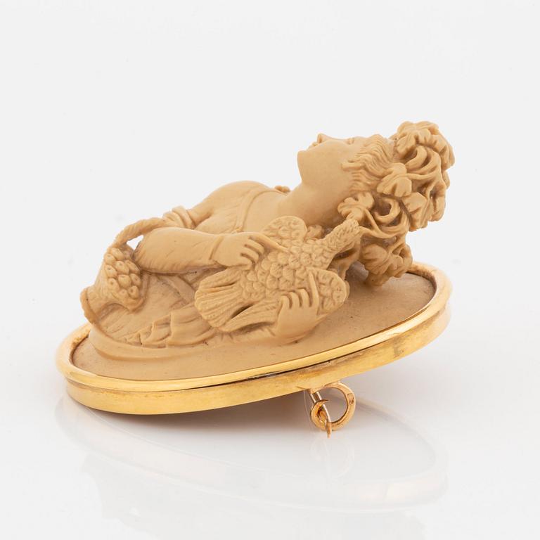 An 18K gold and lava cameo brooch.