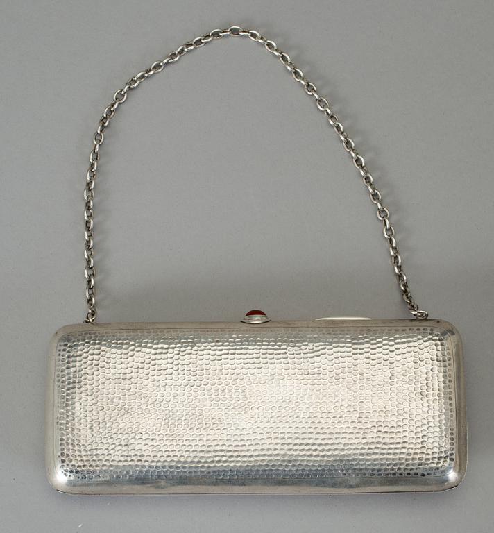 HANDVÄSKA, silver, C A Roine, Åbo, 1919. Totalvikt ca 300 g.