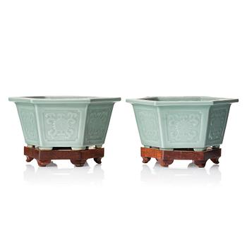 864. A pair of Chinese Celadon flower pots, late Qing dynasty/early 20th Century.