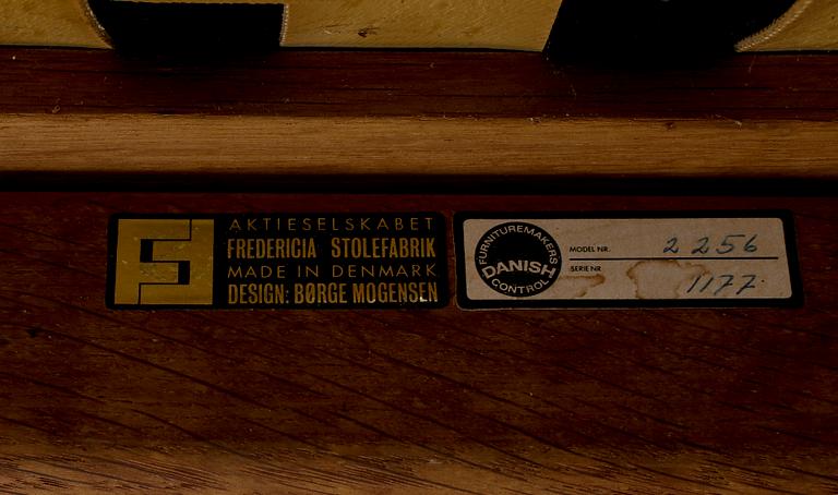 BØRGE MOGENSEN, fåtöljer, ett par, "Slädestolen modell 2256", Fredericia Möbelfabrik, etikettmärkta.