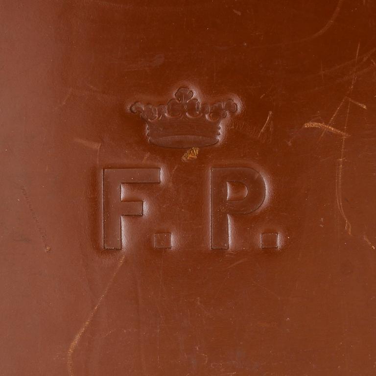 VÄSKOR, 2 st, 1900-talets första hälft.