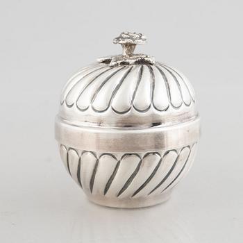 Box/bowl with lid, silver, 20th Century.