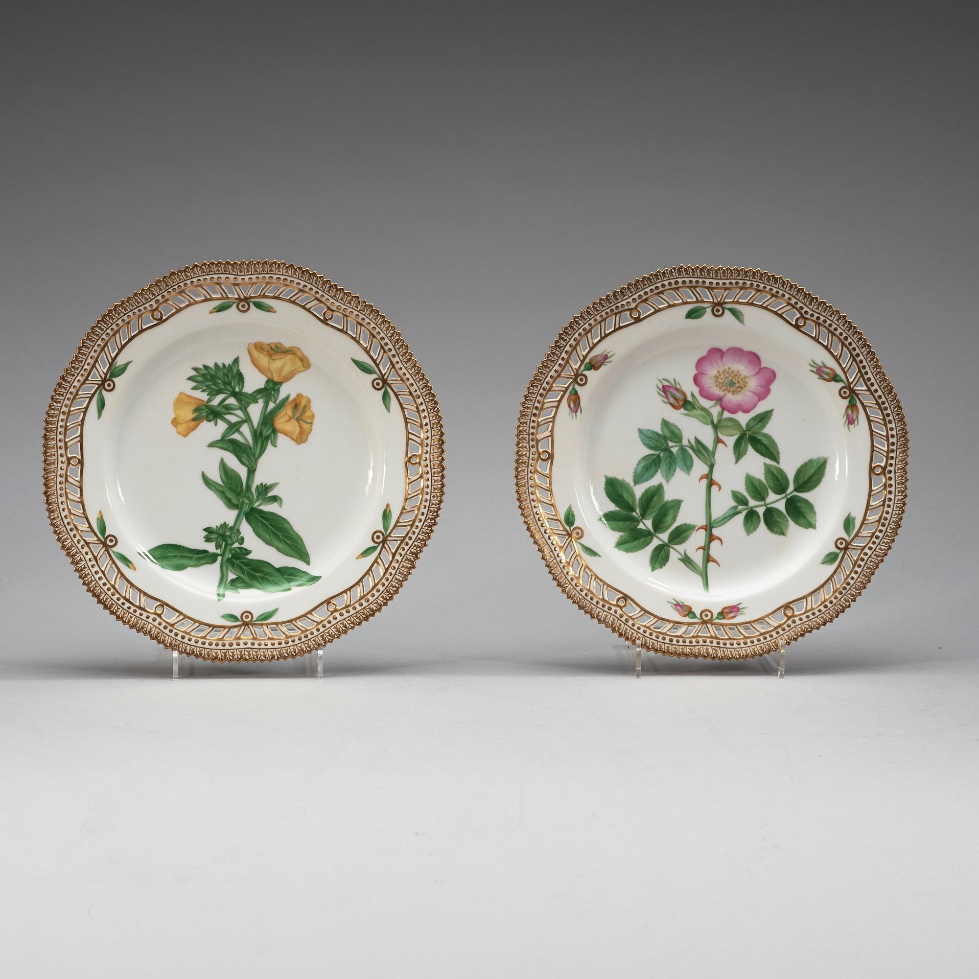 ASSIETTER, 12 stycken, porslin. "Flora Danica", Kunglig Dansk, 1900-tal.