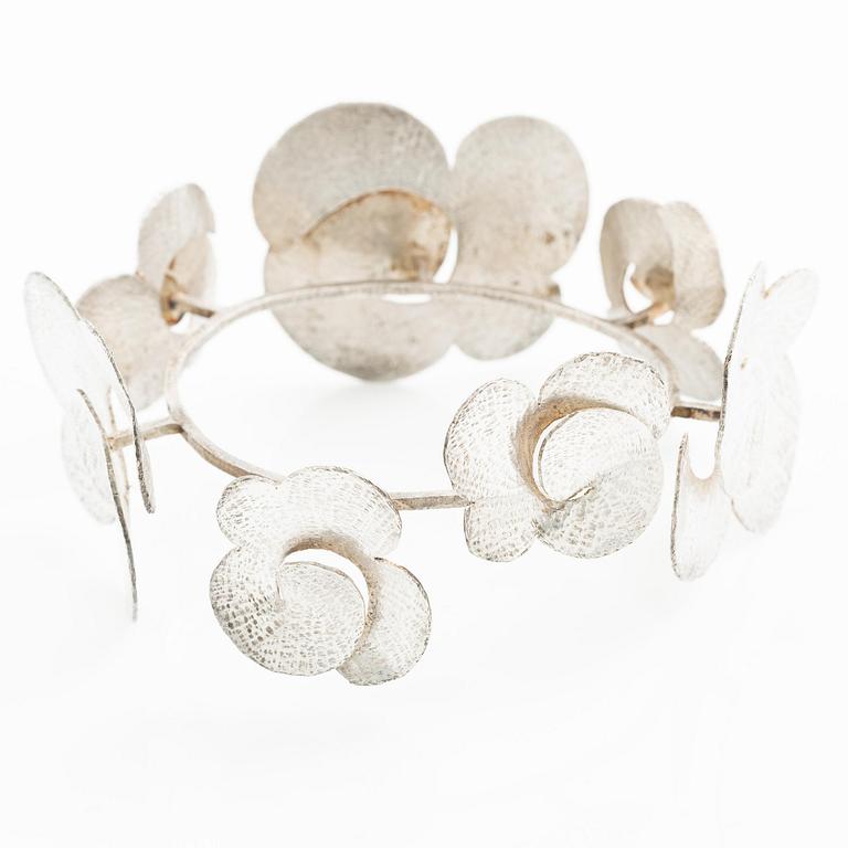 PA Lundahl-Terrs, a bridal crown, silver.