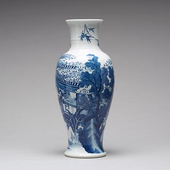 VAS, porslin. Qingdynastin, Kangxi (1662-1722).