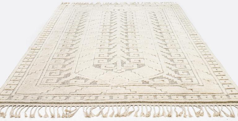 Märta Måås-Fjetterström, matta, "Vita spetsporten", reliefflossa, ca 270 x 164 cm, signerad AB MMF A.C.E. C 1962.