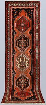 A Meshkin runner, approx. 282 x 80 cm.
