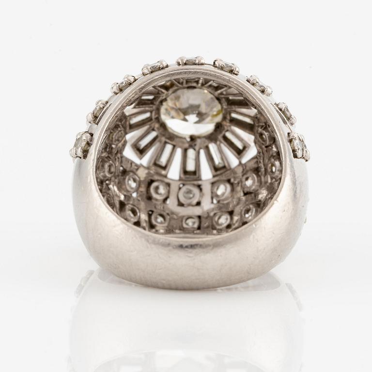 Ring platina med en gammalslipad diamant.