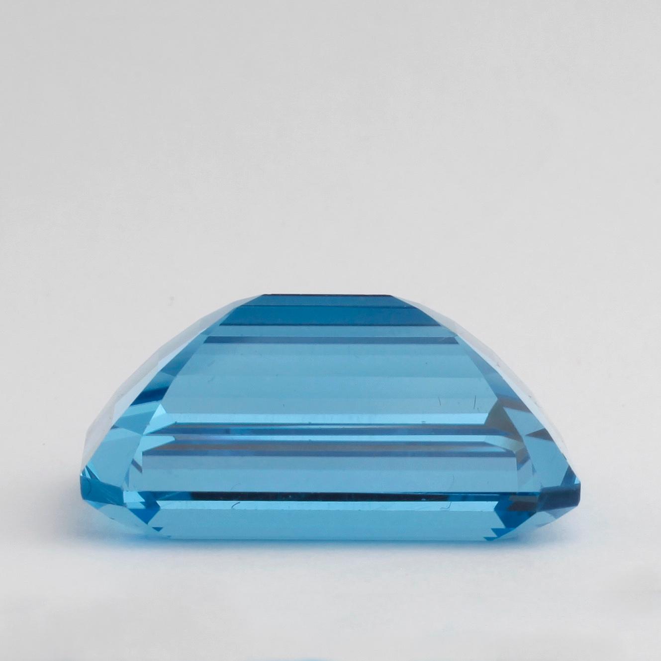 TOPASER, 4st, blå, en ca 27,49ct enl cert.