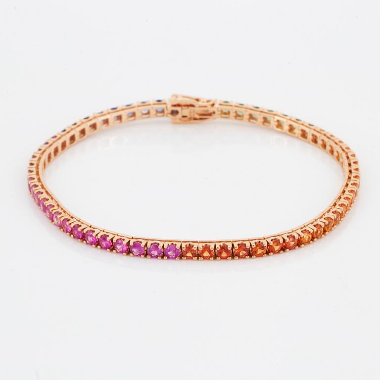 TENNISARMBAND, med multifärgade runda fasettslipade safirer.