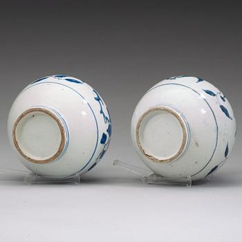 Two blue and white Japanese vases/bottles, Genroku, circa 1700.