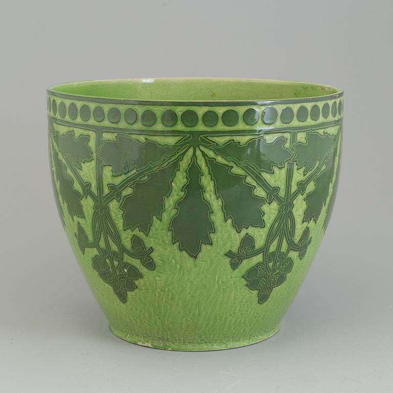 GUNNAR WENNERBERG,  ytterfoder, porslin, sgrafitto, Gustafsberg, signerat G Wennerberg och daterat 1902.