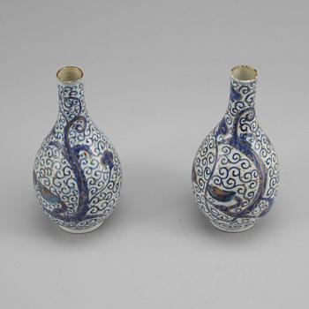 VASER, ett par, porslin Kangxi-stil, 1800-tal.