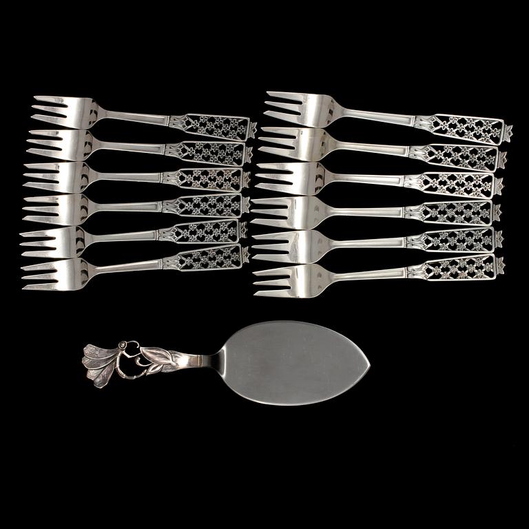 PARTI SILVER, 13 delar, 1900-talets mitt/andra hälft. Totalvikt  241 gram.
