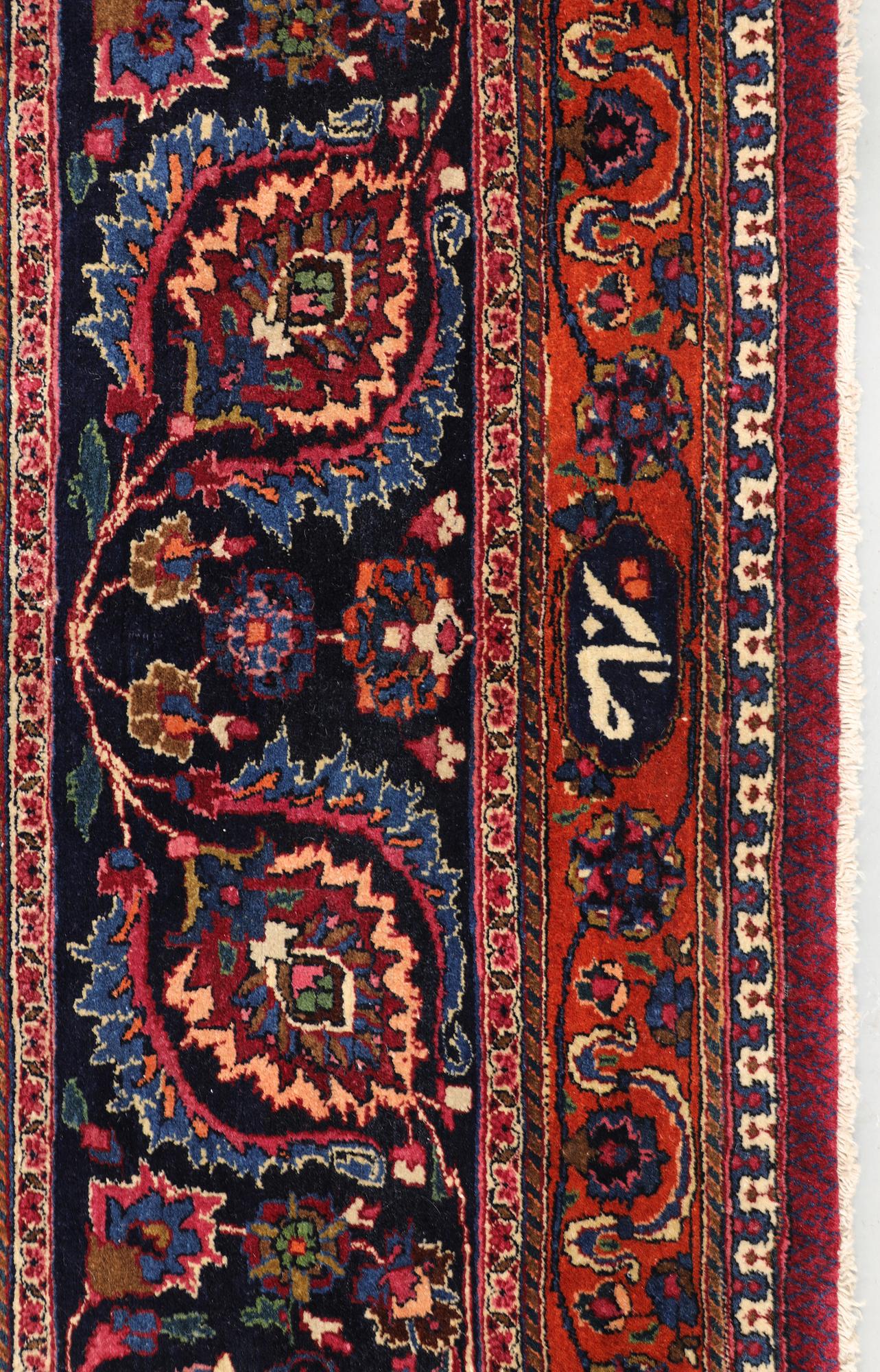 Matta, Meshed, signerad Saber, 459 x 348 cm.