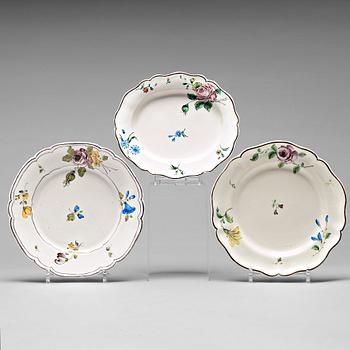 305. A set of two Marieberg plates and a serving dish, 18th Century.