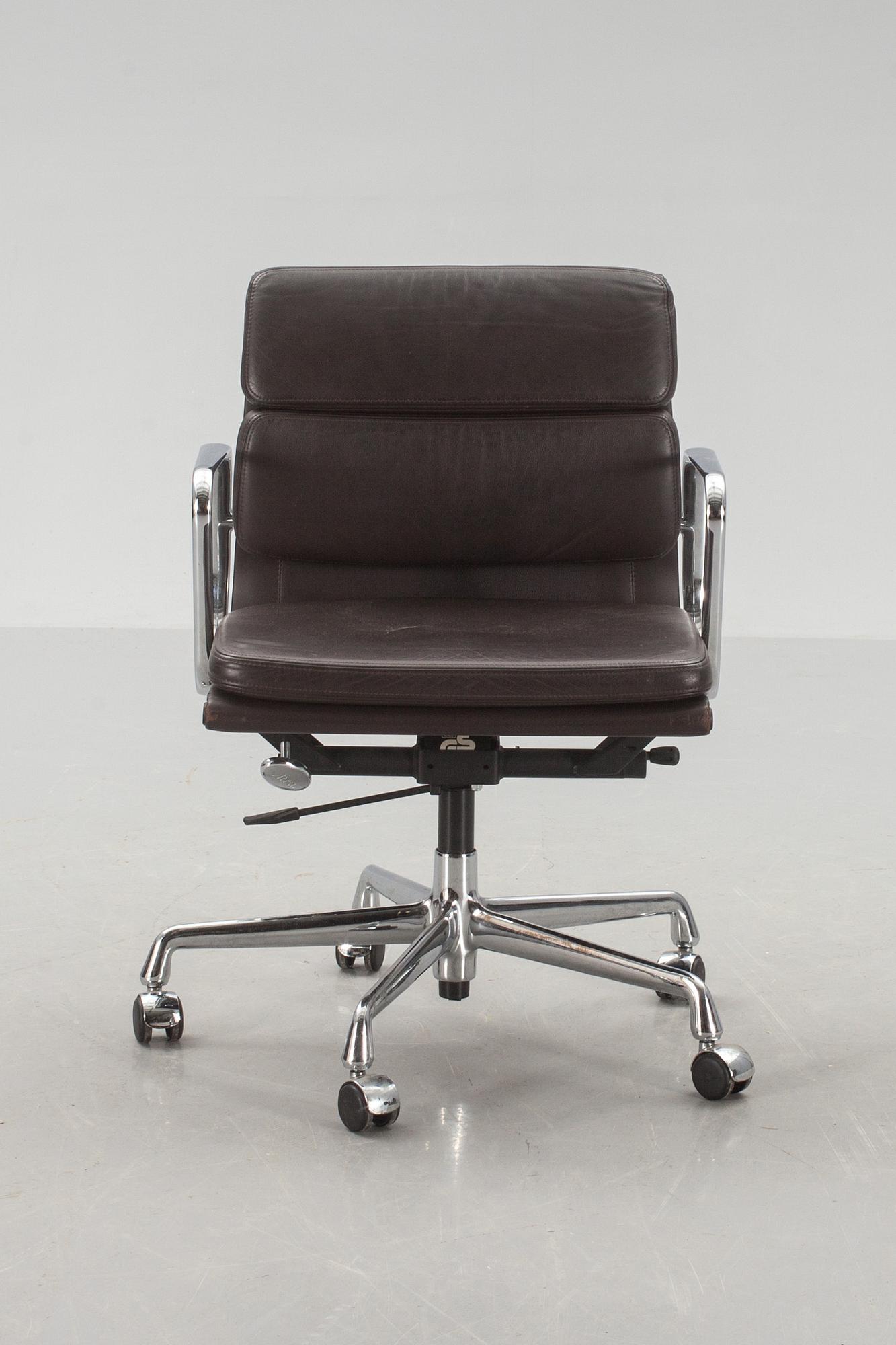 SKRIVBORDSSTOL, "Softpad/EA217", Charles & Ray Eames, Vitra, märkta.