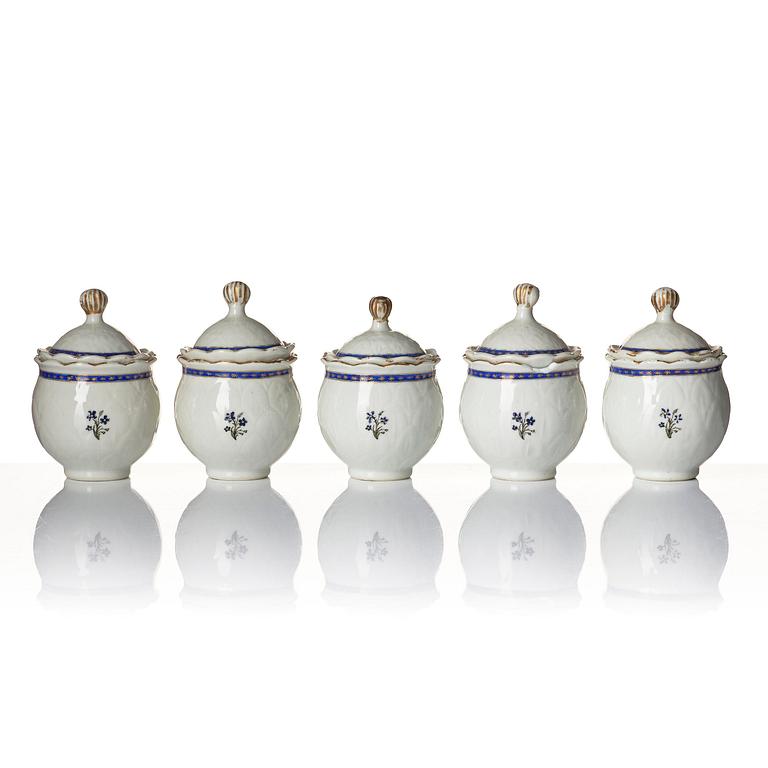 A set of 10 'European Subject' custard cups with covers and a coffeepot with cover, Qing dynasty, Jiaqing (1796-1820).